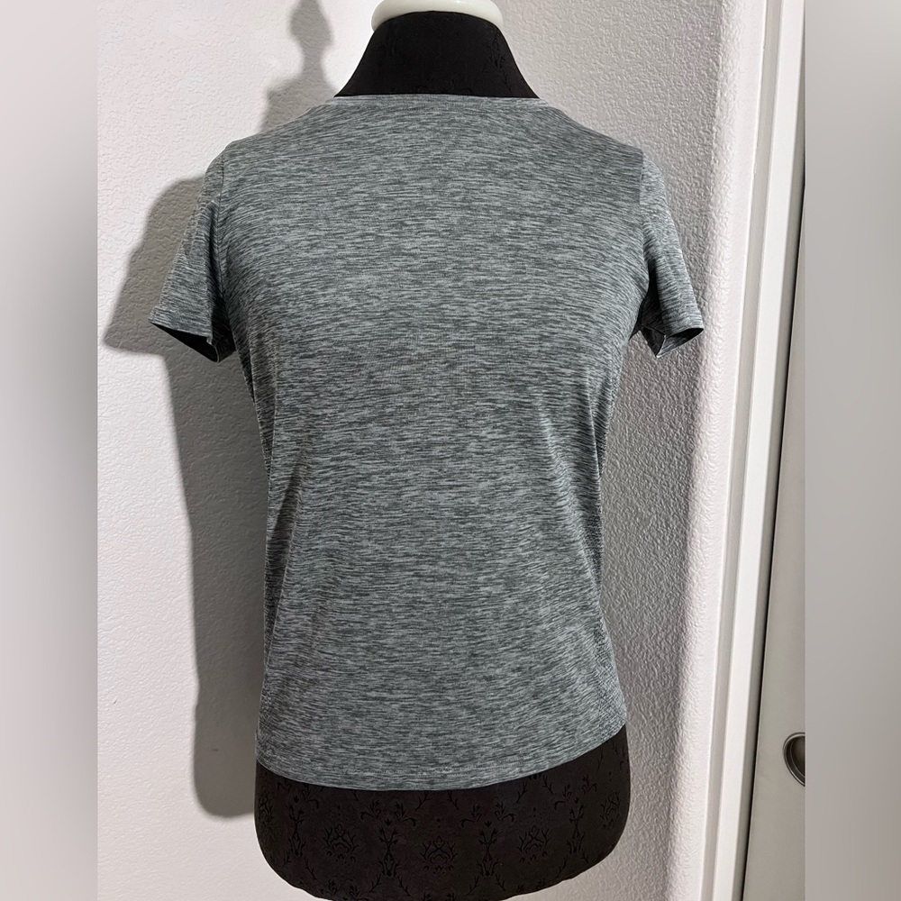 Uniqlo Activewear Athletic Short Sleeve Running Tee Size Small